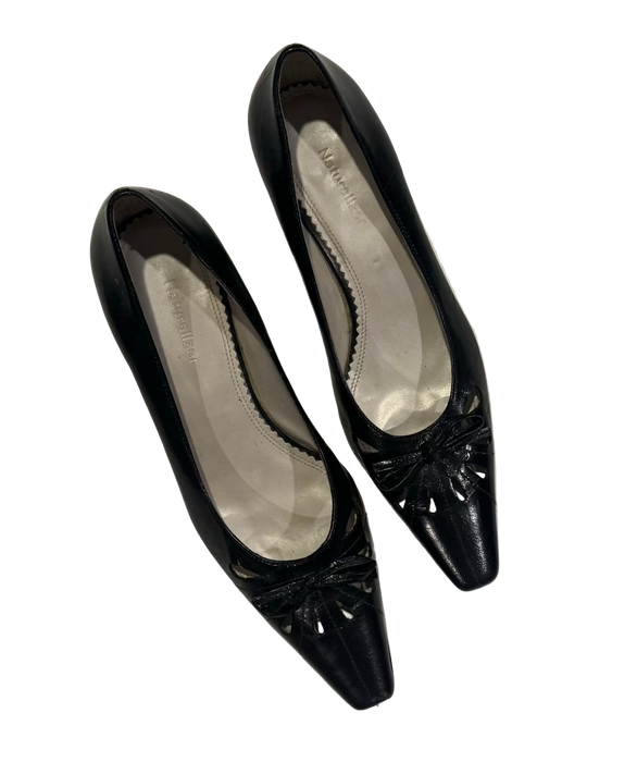 9 90s kitten heels