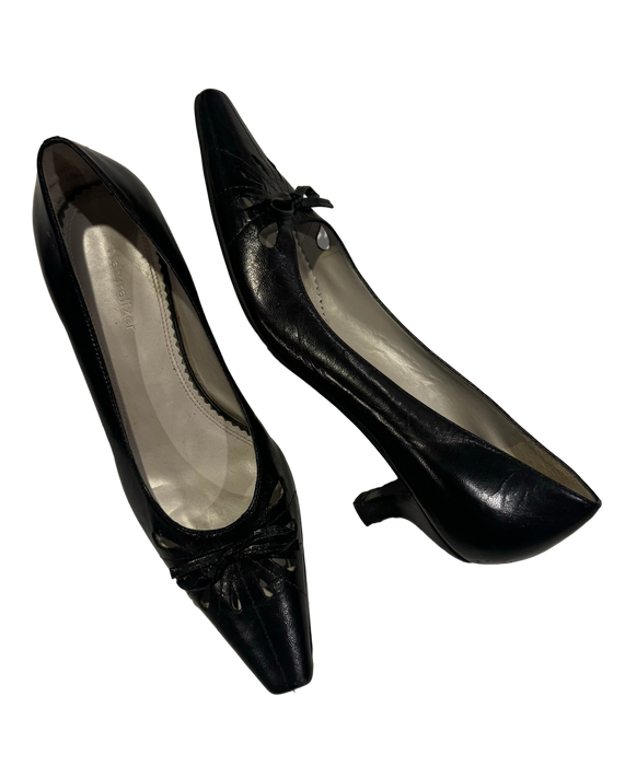 9 90s kitten heels